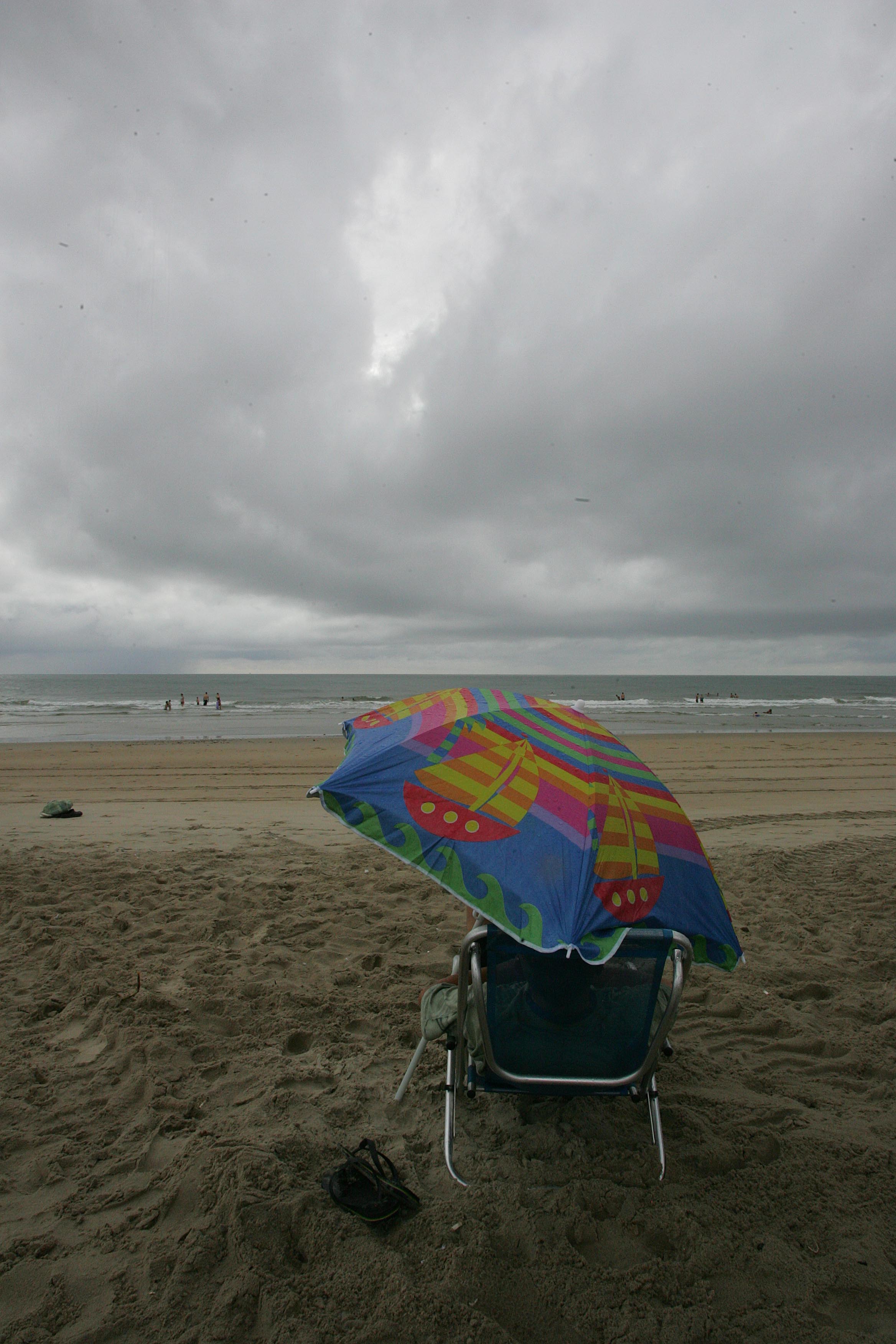Tempo nublado e com chuva no Litoral nesta quinta-feira | Jonathan Campos