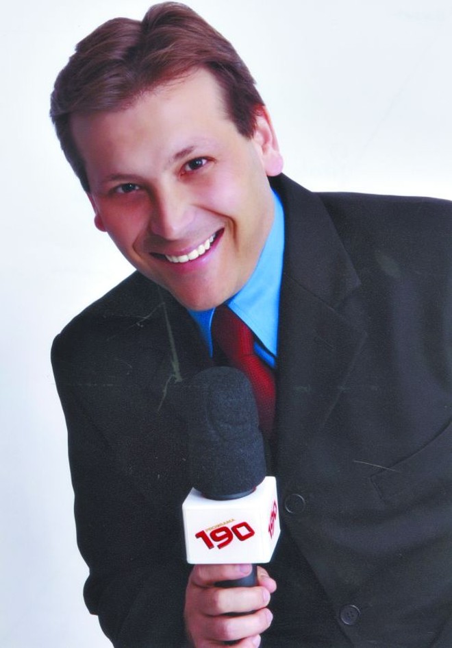 NATAL DAS CRIANÇAS - O procurador da Justiça Paulo Gomes Junior, há anos vem promovendo um Natal Feliz a crianças carentes, com o apoio de numerosos parceiros. Desde 2003, quando arrecadou 400 brinquedos, até 2008, quando proporcionou um melhor Natal aos pequenos com mais de 21 mil brinquedos, a ação solidária tem sido um sucesso. Neste ano, o Natal das Crianças acontece dia 19 de dezembro, ainda sendo possível a realização de doações | 