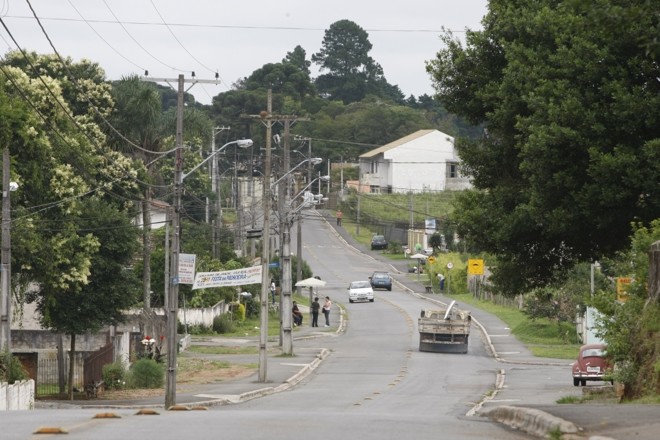 Avenida Três Marias, no bairro São Braz: imóveis comerciais em meio a casas antigas com amplos terrenos | 