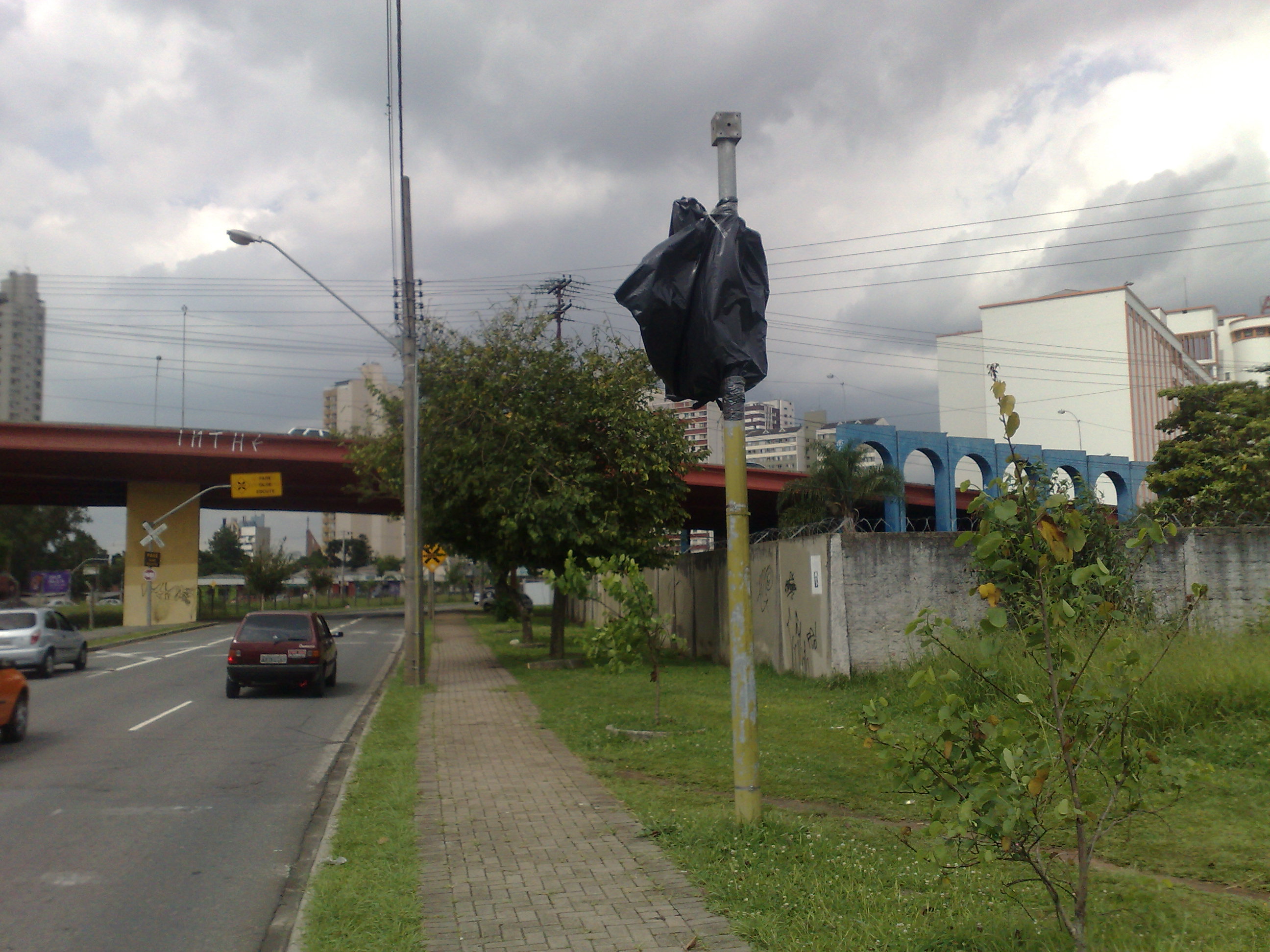 Radares desligados na manhã desta quinta-feira em Curitiba estão cobertos | Adriano Ribeiro / Gazeta do Povo