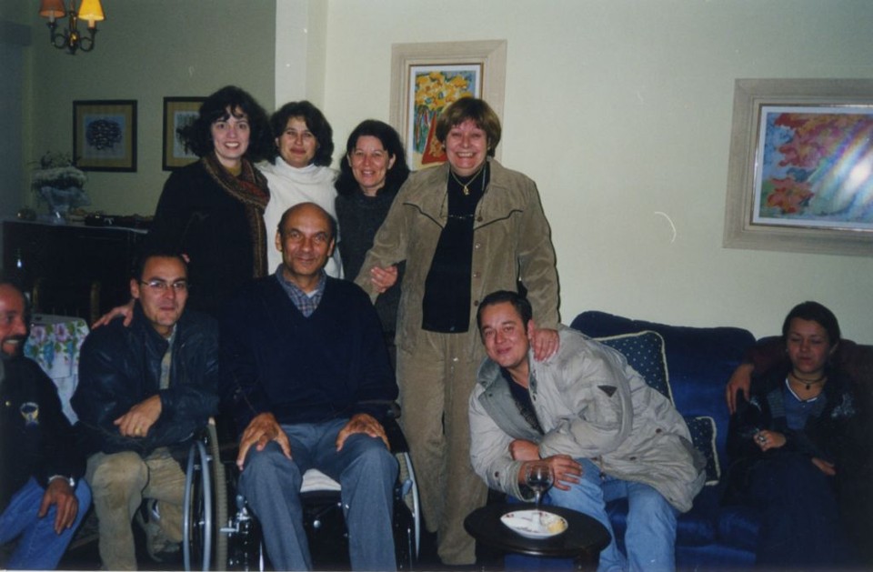 Familiares e médicos aceitam ortotanásia A família de D´Assumpção (em cadeira de rodas) optou por não prolongar desnecessariamente a vida do geógrafo | Álbum de família