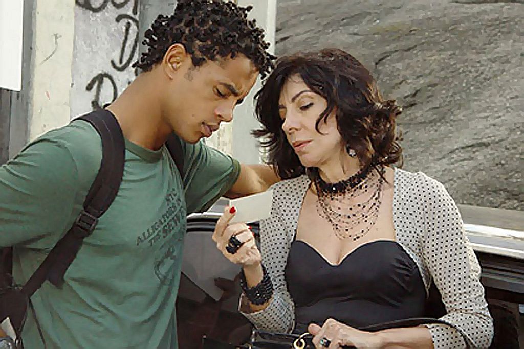 Marília Pêra e Jonathan Haagensen flertam em comédia | Divulgação