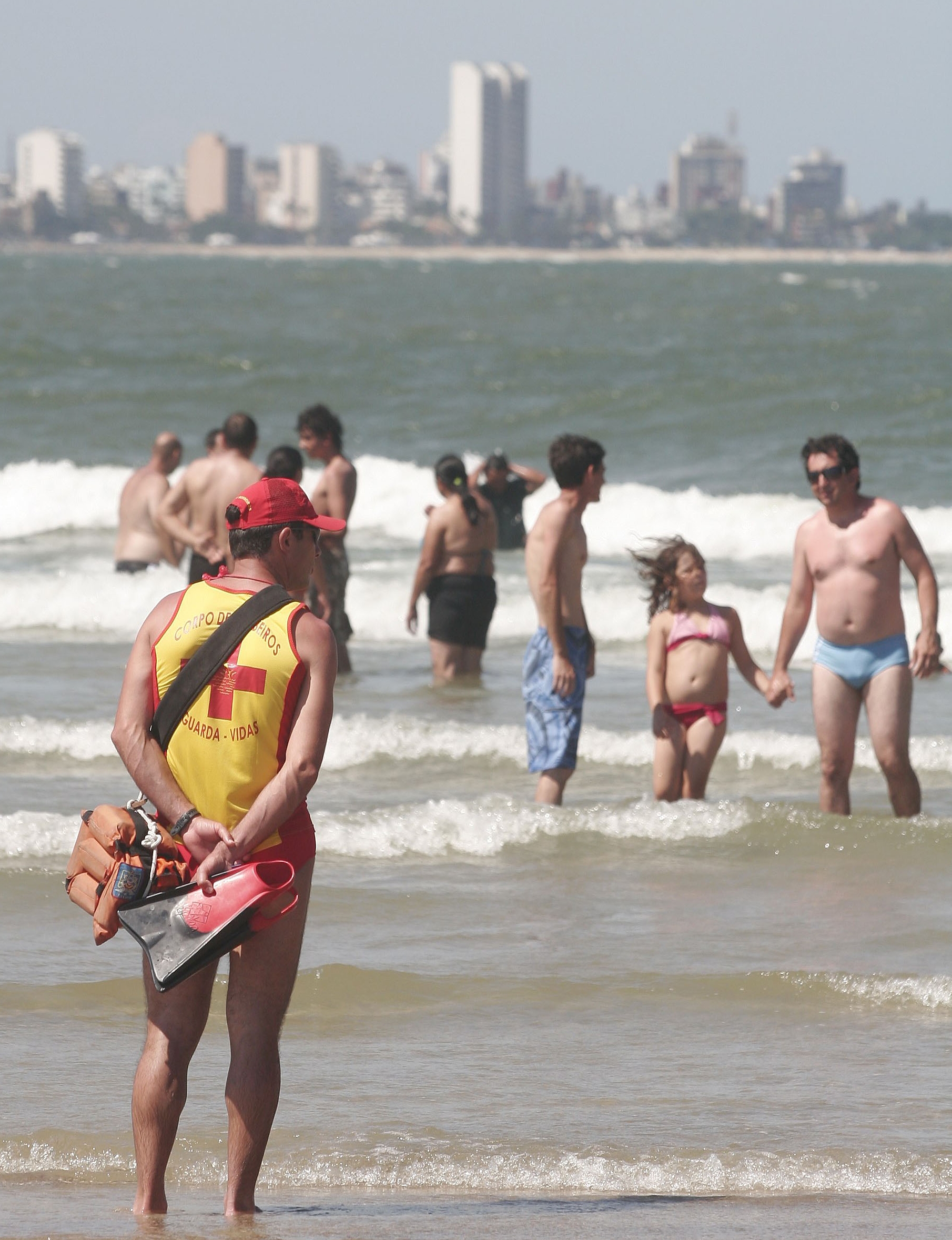 Bombeiros fizeram 125 salvamentos no feriado de Natal este ano | Jonathan Campos/Gazeta do Povo
