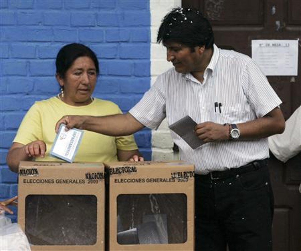 Evo Morales vota, mas diz que ainda não se sente vencedor apesar de favoritismo | Reuters