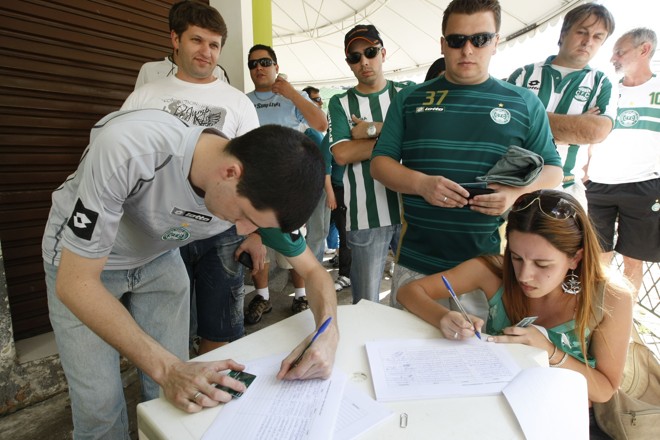 Torcedores do Coritiba assinam documento que pede eleições diretas para a escolha do G9 e Conselho Fiscal | 