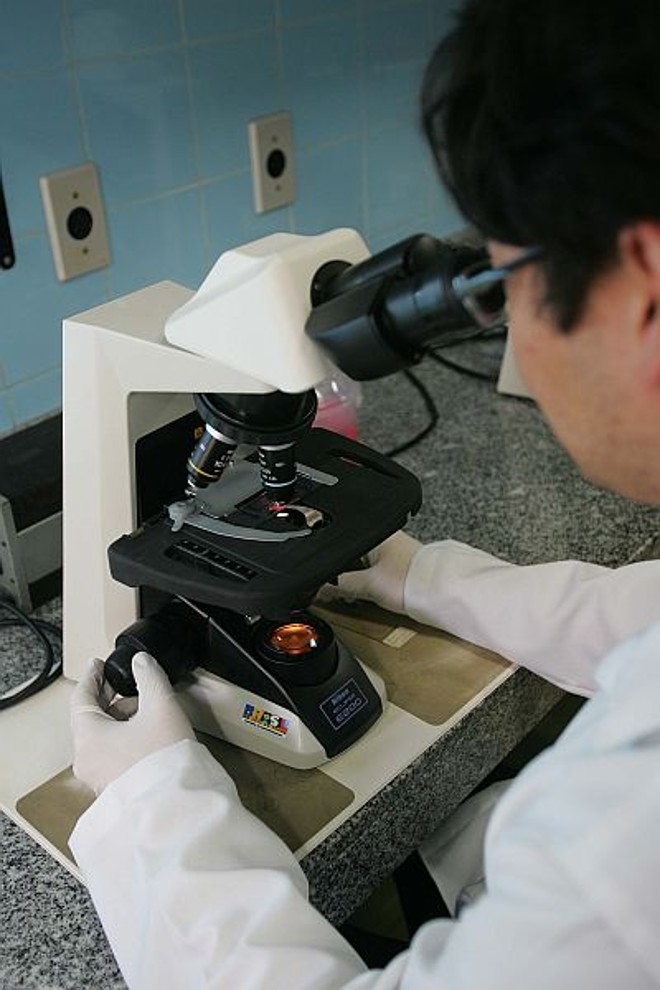 O IML ganhou dois microscópios laboratoriais, que custaram R$ 28 mil |