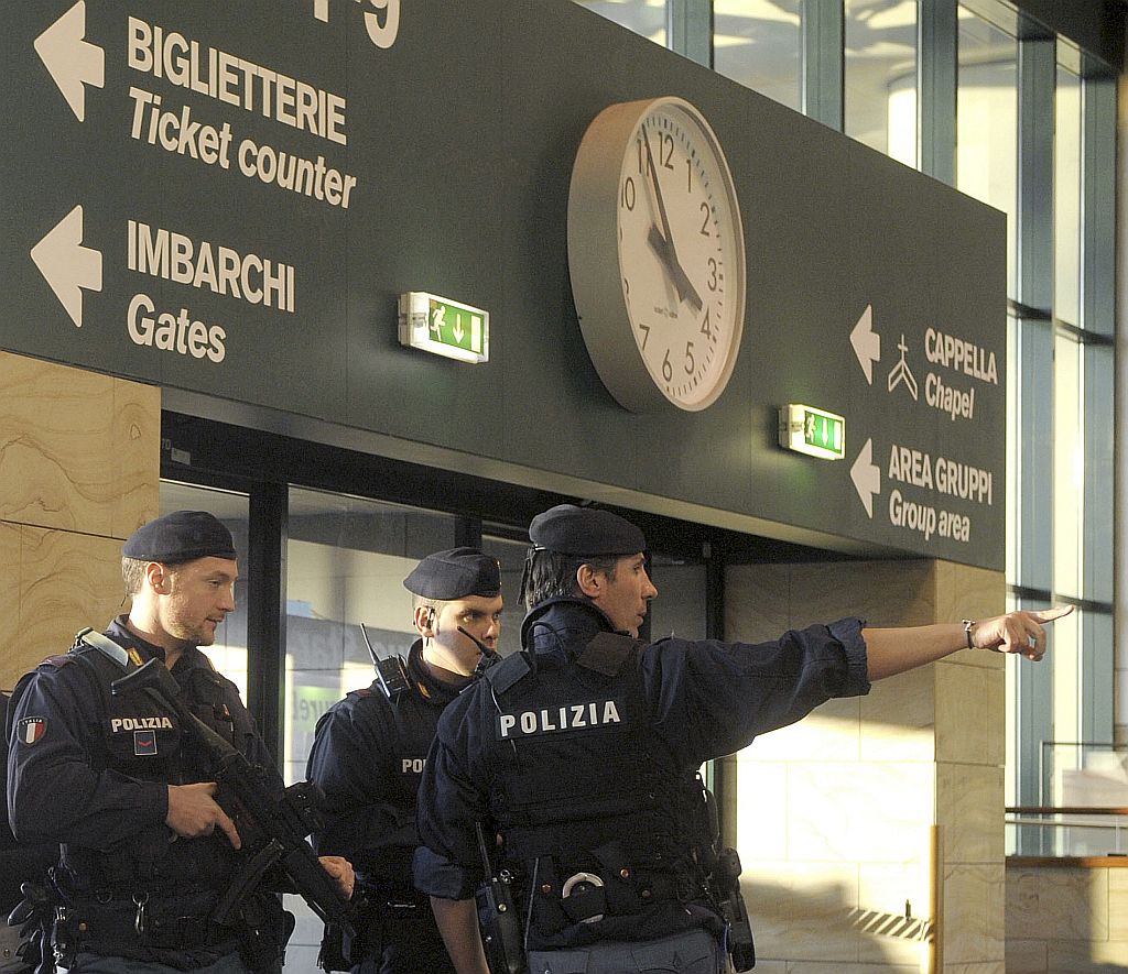 Um pacote suspeito encontrado abandonado em um banheiro do aeroporto de Milão foi detonado, mas depois constatou-se que ele não continha explosivos | Paolo Bona/Reuters