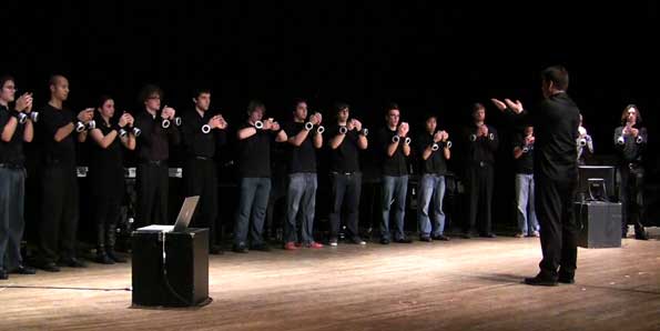 Ensaio da orquestra que substitui instrumentos por iPhones | divulgação