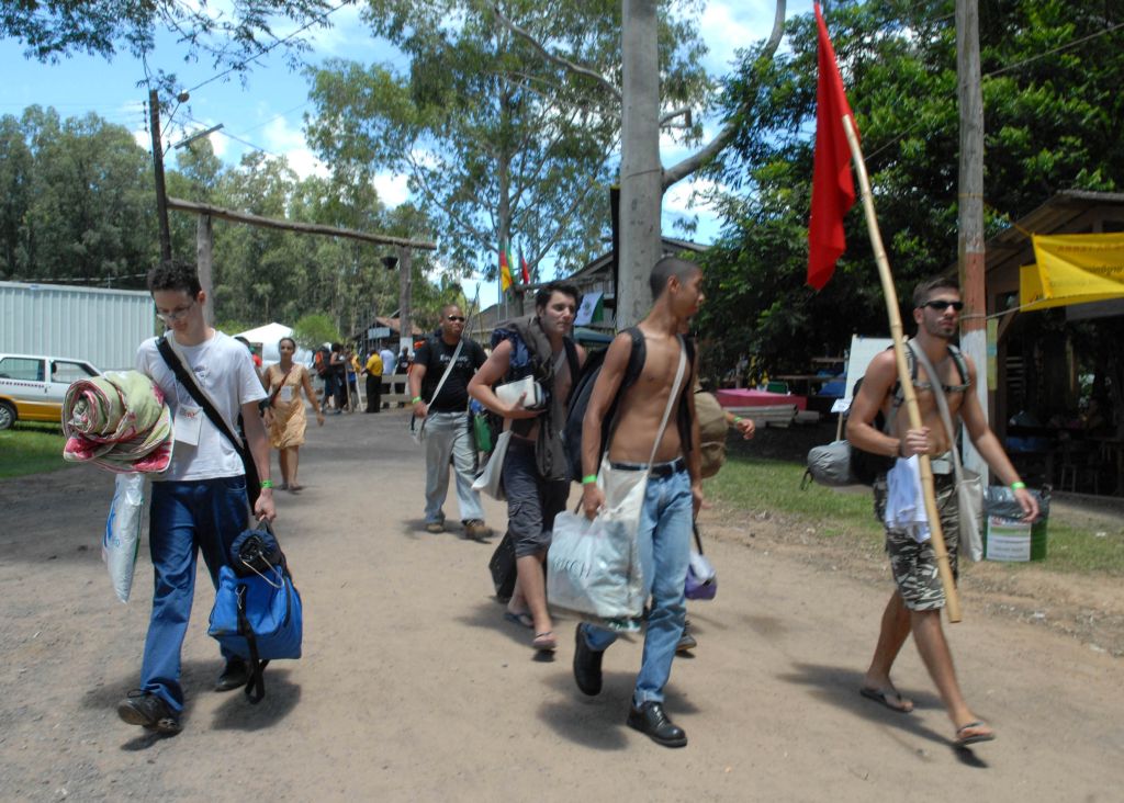 Participantes do Fórum Social chegam ao Acampamento Intercontinental da Juventude em Novo Hamburgo, na Grande Porto Alegre | Renato Araújo/ABr