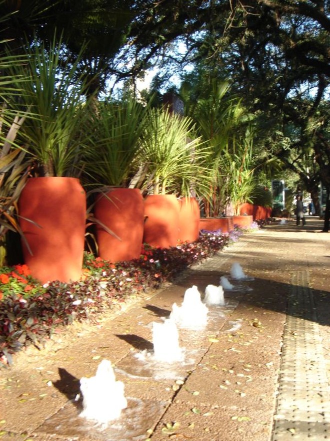 Calçada projetada por Benedito Abbud alia beleza e sustentabilidade |