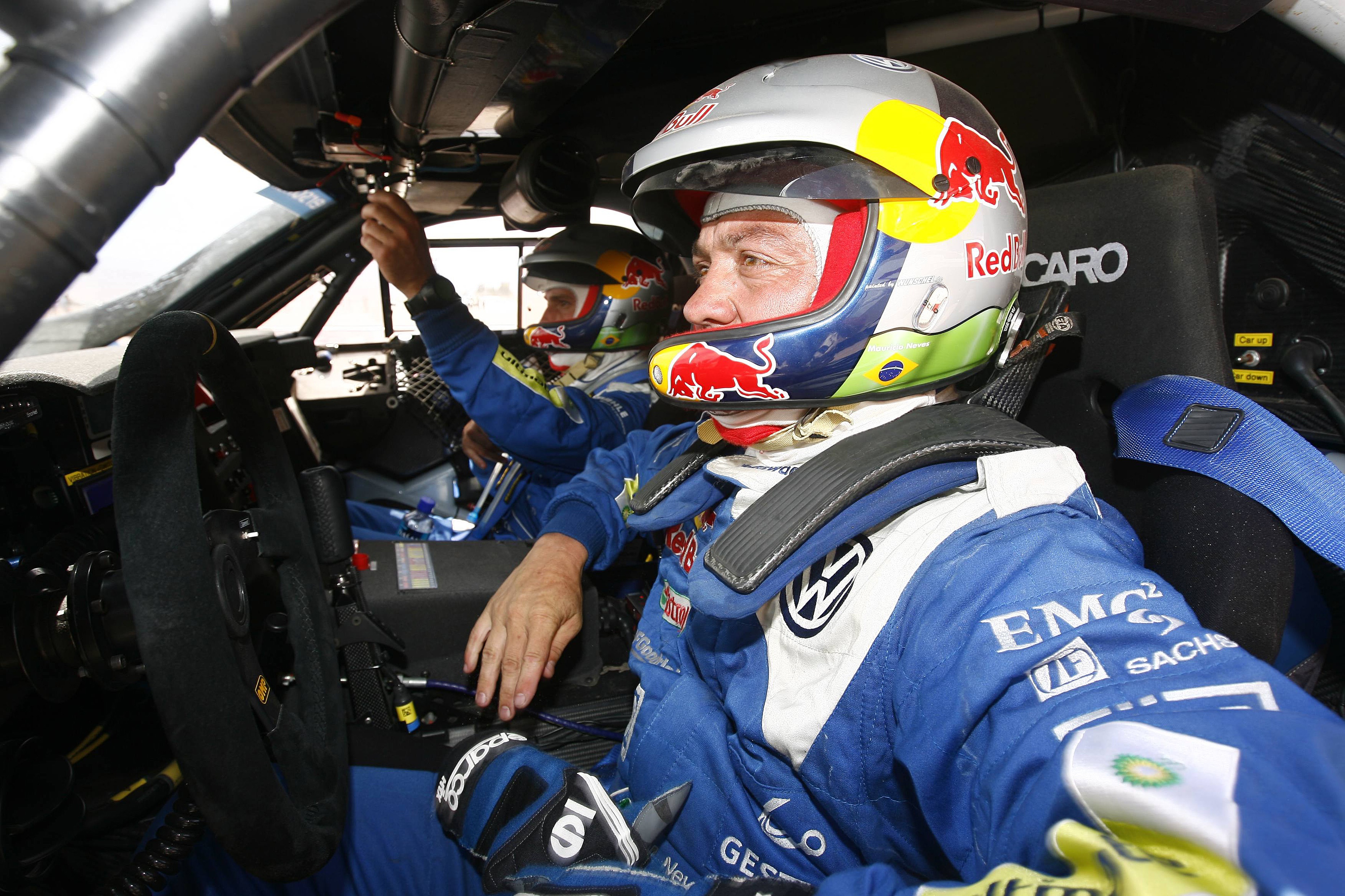 Neves e Maestrelli passam bem após o acidente que tirou os dois do Dakar. | Divulgação/ Volkswagen
