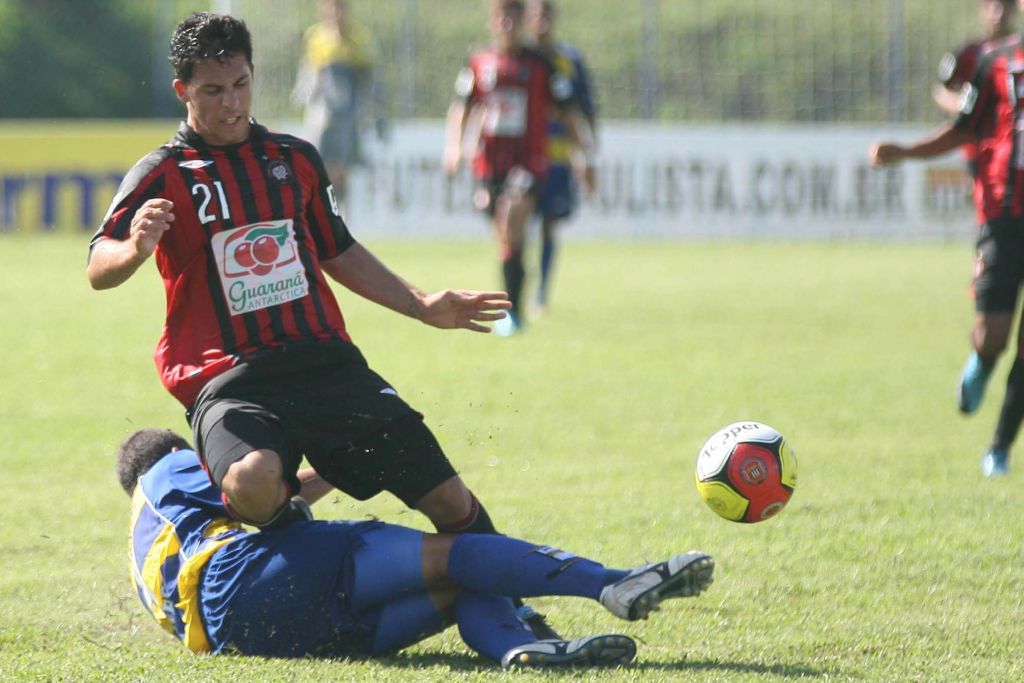 Caiu cedo: o Atlético, vice-campeão da edição 2009, foi eliminado na primeira fase. Vitória magra contra o Paulínio não serviu | Denny Cesare/Futura Press