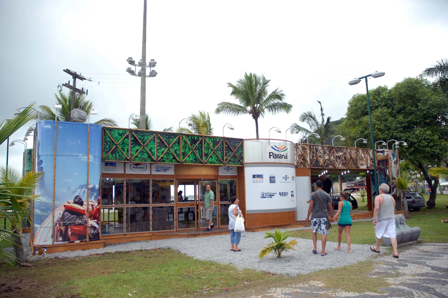 No espaço é possível ter informações sobre os pontos turísticos das praias, além de mapas e guias, entre outros serviços | Agência Estadual de Notícias