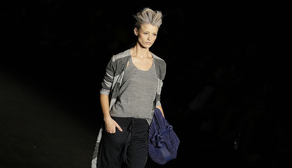 Mara Mac abriu o desfile de ontem | Bruno Domingos/Reuters