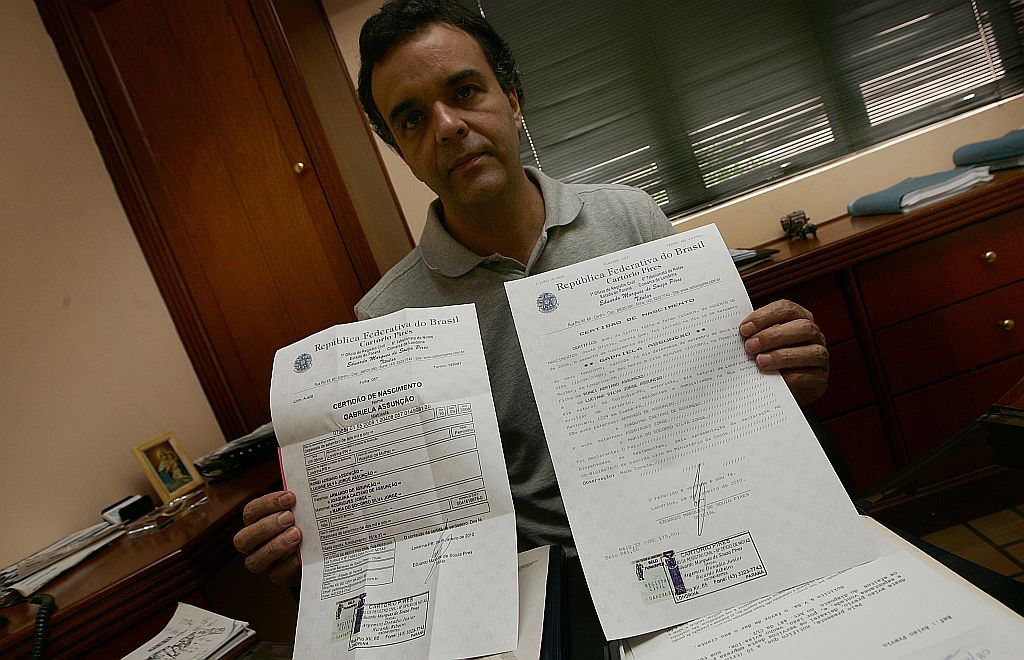 Mudança suave: para o cartorário Carlos Alves Júnior, de Ponta Grossa, só quem sentiu a transição foram os cartórios. A população não estranhou | Divaldo Moreira/Gazeta do Povo