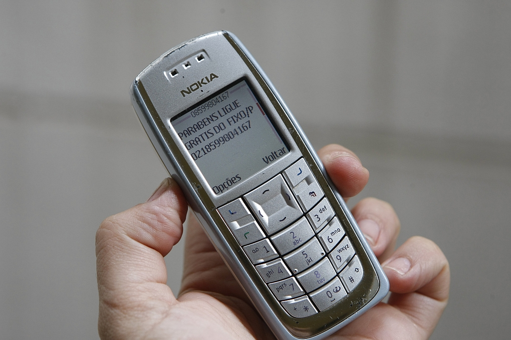 Mensagem de texto, no nome de uma emissora de televisão, diz que a pessoa ganhou um carro: dificuldade para saber de onde partiu a ligação complica ação da polícia | Aniele Nascimento/Gazeta do Povo