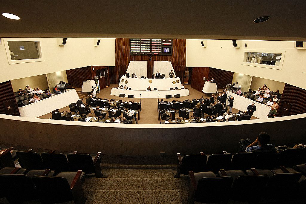 Plenário da Assembleia paranaense: previsão de que poucos projetos importantes sejam votados, principalmente para evitar desgastes para os deputados e para o governo | Valterci Santos/Gazeta do Povo