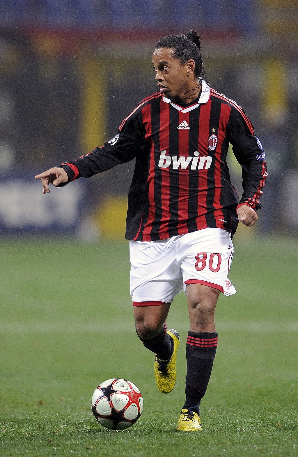 Ronaldinho tem feito uma temporada brilhante pelo Milan, com 11 gols e 7 assistências | Damien Mayer/AFP
