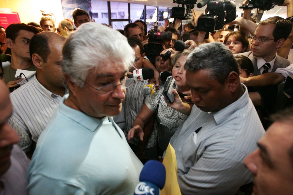 Requião discute com moradores das Chácaras São Miguel: Sanepar vai recorrer da decisão | Roberto Custódio/Jornal de Londrina