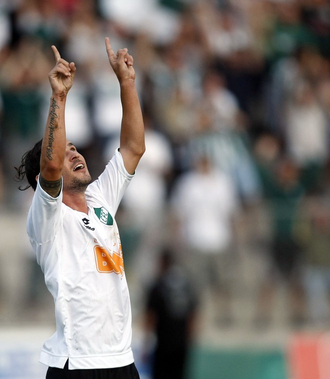 Enrico abriu caminho para a vitória alviverde com um belo chute de fora da área | 
