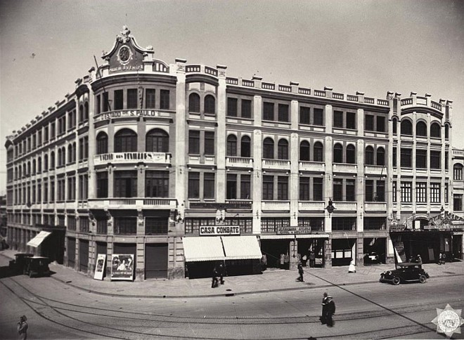 Palácio Avenida na esquina da Rua XV de Novembro com a Avenida Luiz Xavier: narrativa com temas que se entrecruzam |