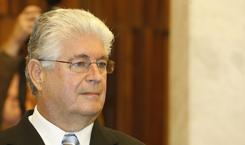 Requião comunicou decisão a servidores | Rodolfo Bührer/ Gazeta do Povo