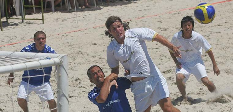 Marcão, ex-lateral do Atlético e que jogou o Brasileirão pelo Palmeiras, foi uma das estrelas do desafio | Jonathan Campos/Gazeta do Povo