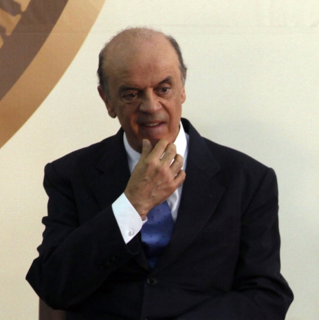 Serra: carnaval com eleitores | Paulo Whitaker/Reuters