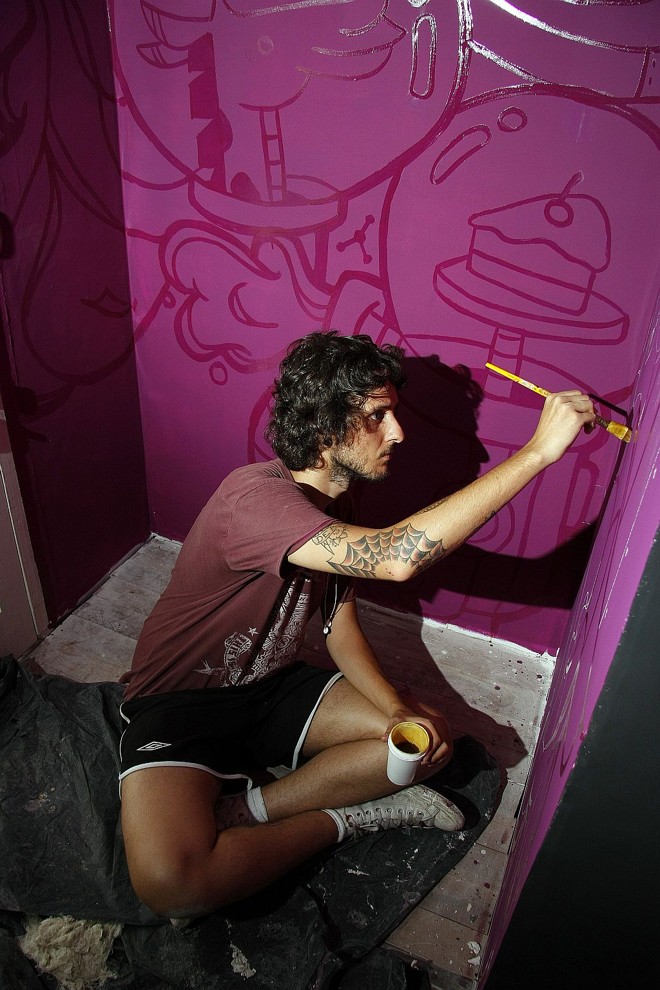 Bozo Krusty da suas pinceladas para finalizar a ilustração |