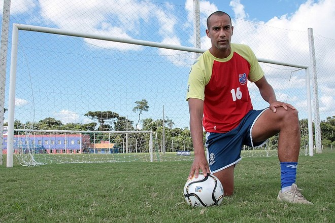 Renato Gaúcho, zagueiro do Toledo, sonha ser jogador de seleção, como o polêmico e talentoso ponta-direita dos anos 80 e 90 | 