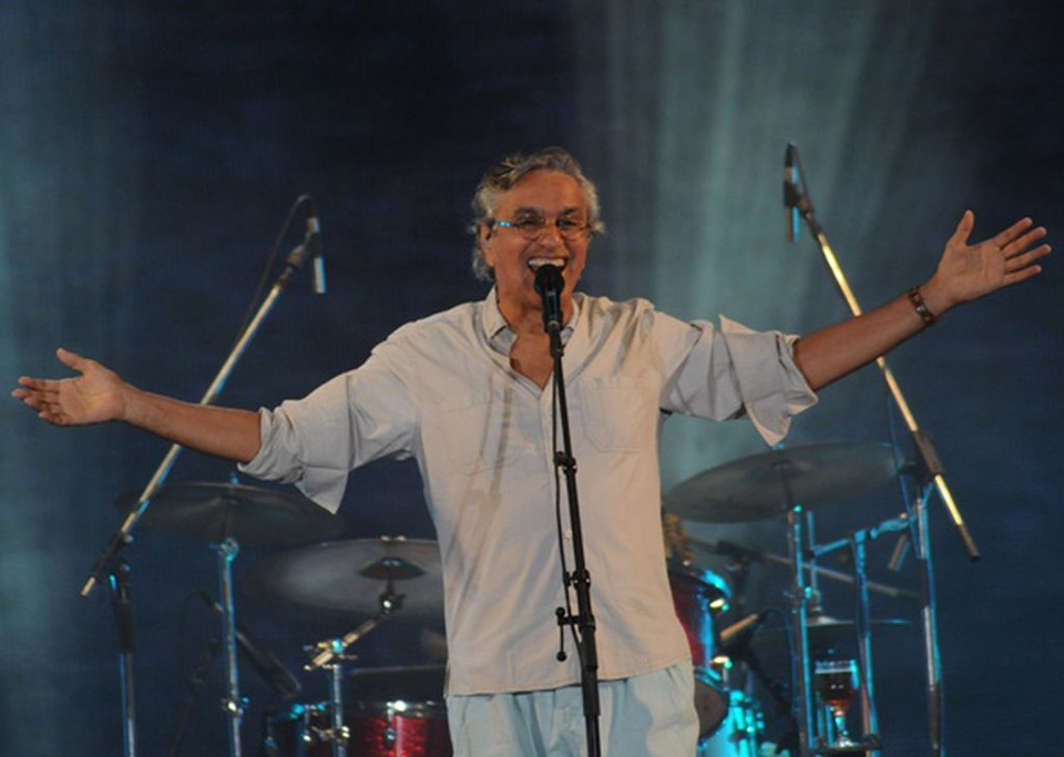 Caetano Veloso canta "Cole na corda" na abertura de seu show em Salvador | Eduardo Freire/Divulgação