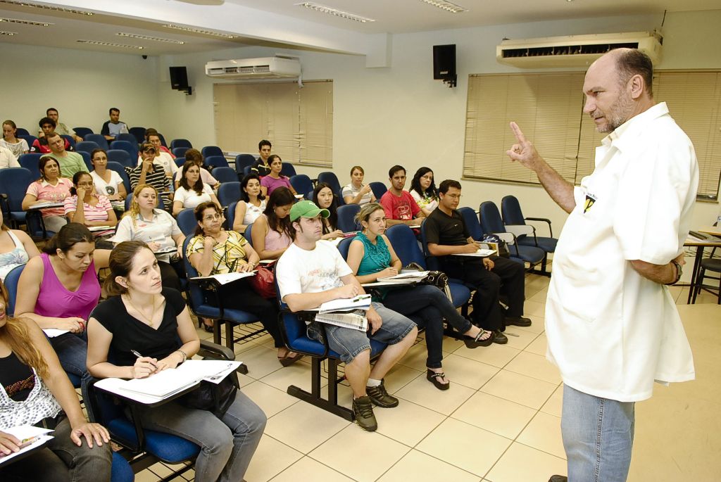 José Pacífico ensina raciocínio lógico e garante que é possível aprender com muito treino | Fabio Dias/ Gazeta do Povo