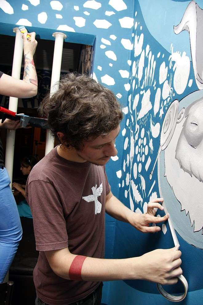 Evandro Marenda presta atenção aos detalhes em seu desenho |