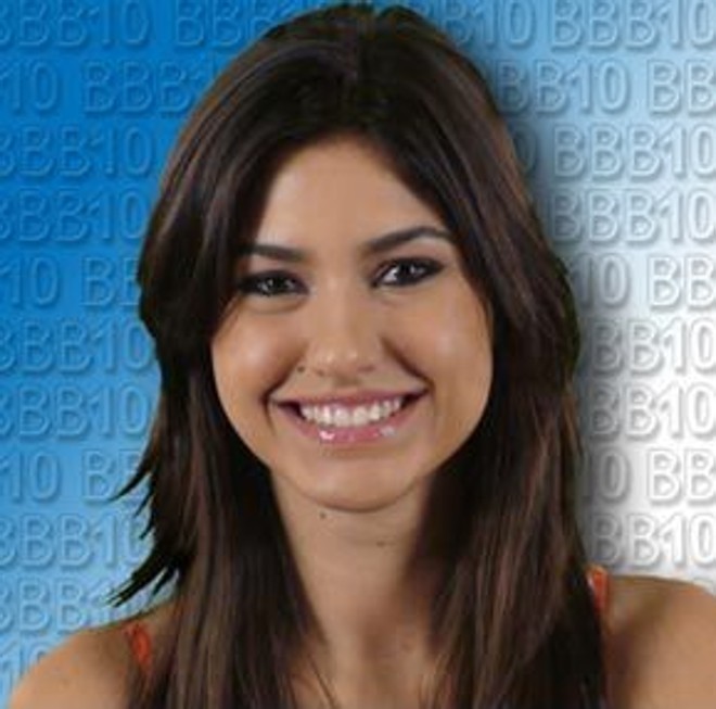 Tessália, 22 anos, publicitária |