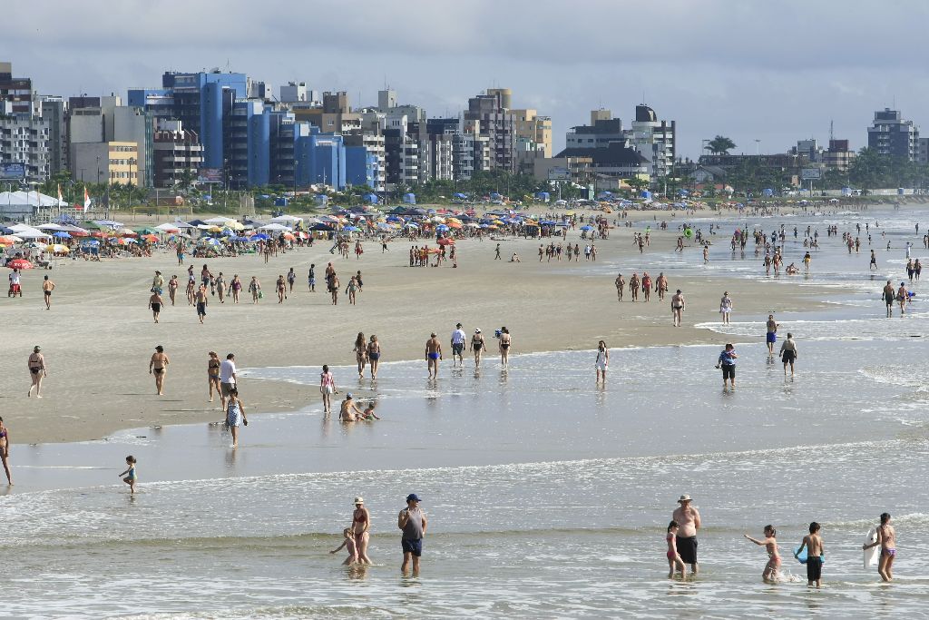 Instabilidade do tempo deve continuar nas praias paranaenses nesta quinta-feira | Antonio Costa/Gazeta do Povo