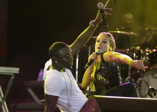 Akon e Claudia Leitte fazem coreografia sensual no palco | Fred Pontes/Divulgação