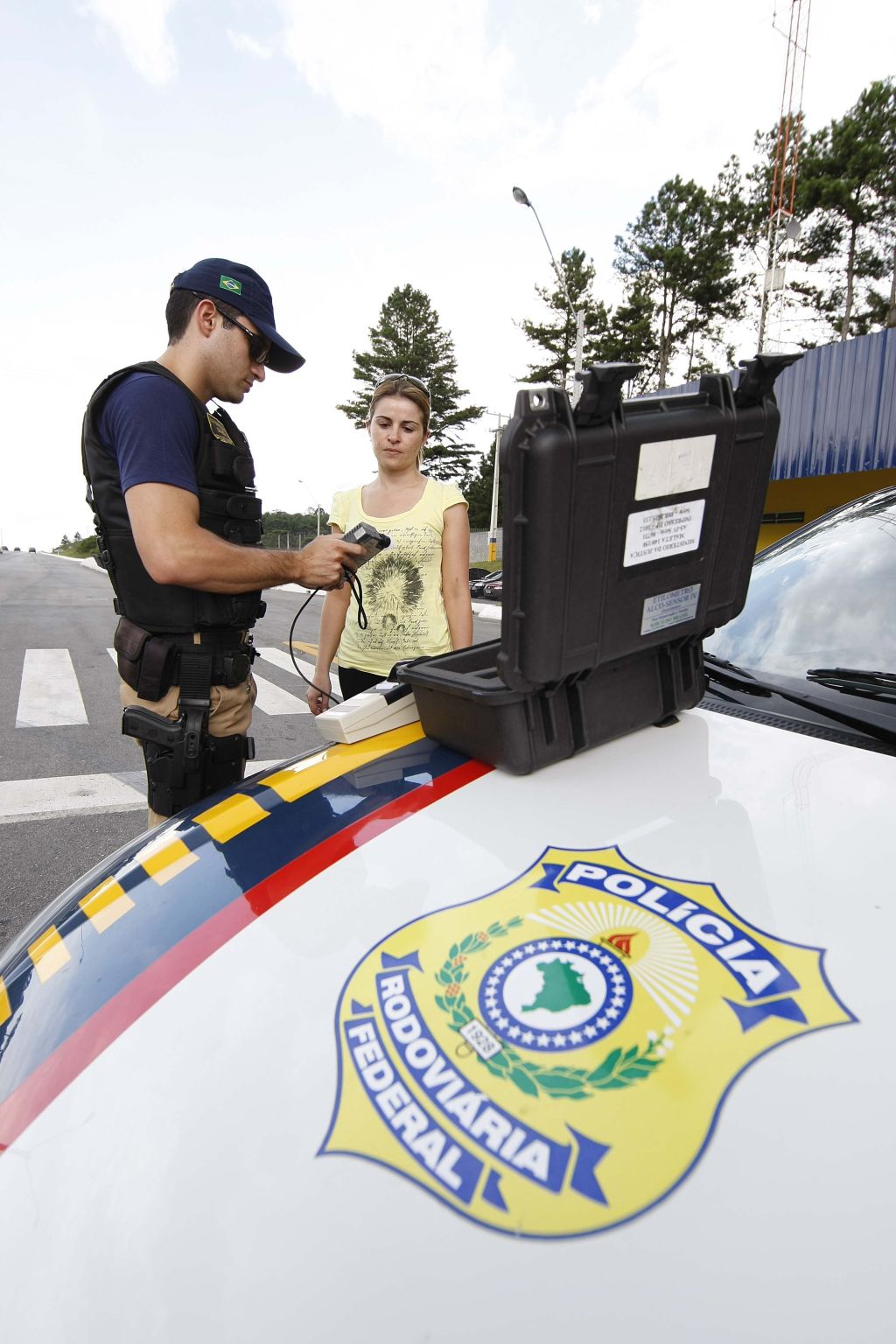 Carolina Lacerda passa no teste do bafômetro: mulheres são mais conscientes e dirigem nas estradas (quase) sempre longe do álcool | Ivonaldo Alexandre/ Gazeta do Povo