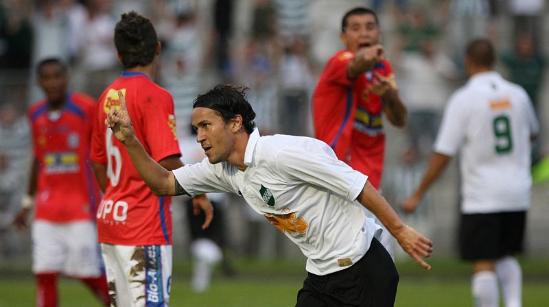 Enrico marca pela segunda partida consecutiva abre caminho para a quarta vitória seguida do Coxa | Jonathan Campos/Gazeta do Povo