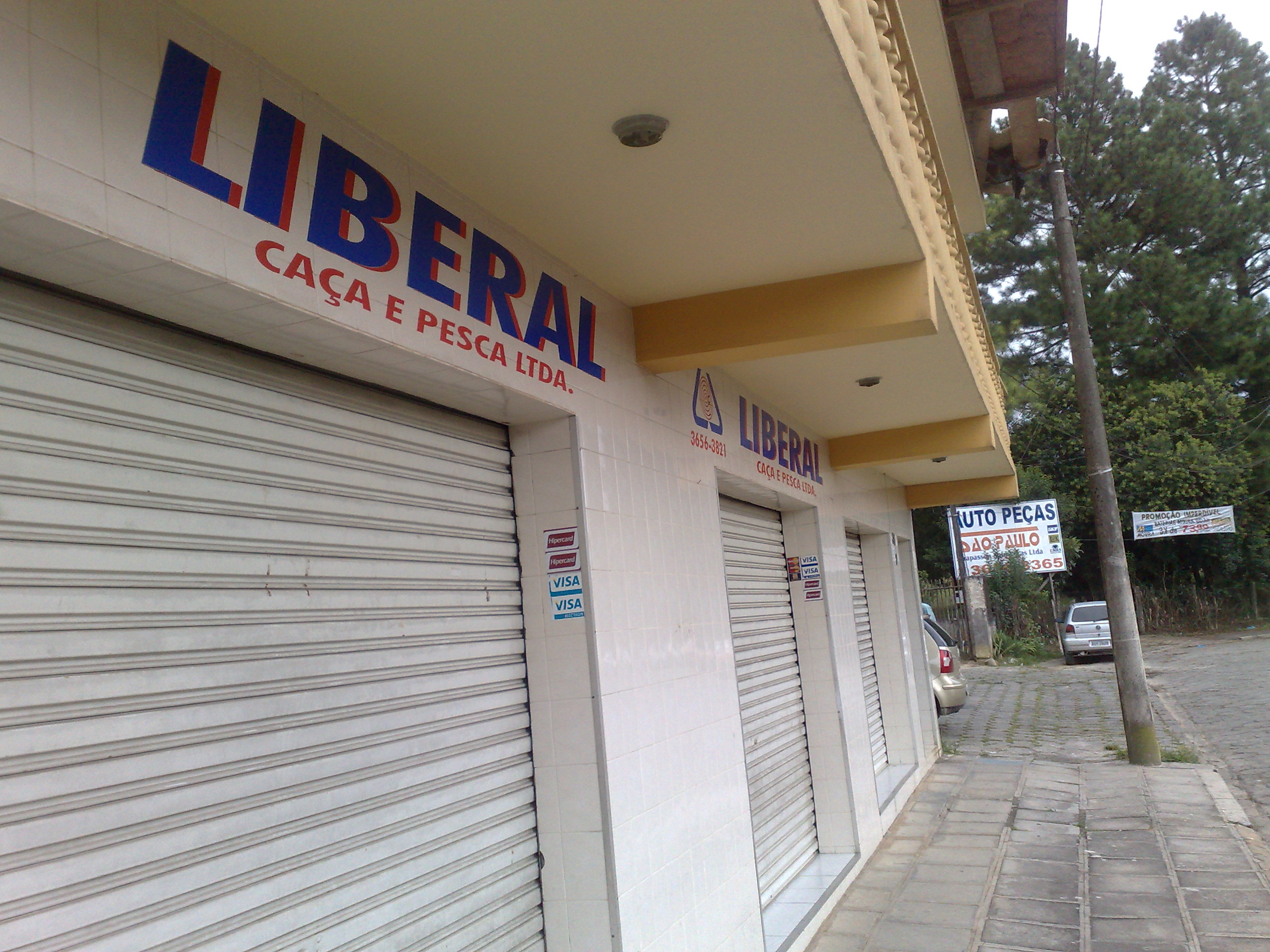 Cinco armas foram roubadas por ladrões em loja na região central de Colombo | Adriano Ribeiro / Gazeta do Povo