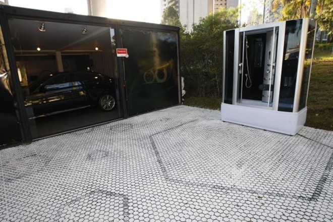 O Plastfloor lançado na Casa Cor PR 2009 custa de R$42 a R$55 o metro quadrado |