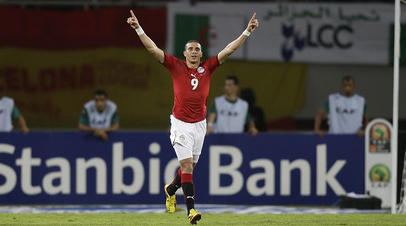 Mohamed Zidan comemora o segundo gol egípcio na goleada de 4 a 0 sobre a Argélia | Abdallah Dalsh/Reuters