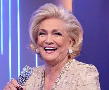 Apresentadora revela que quimioterapia foi encerrada com sucesso |