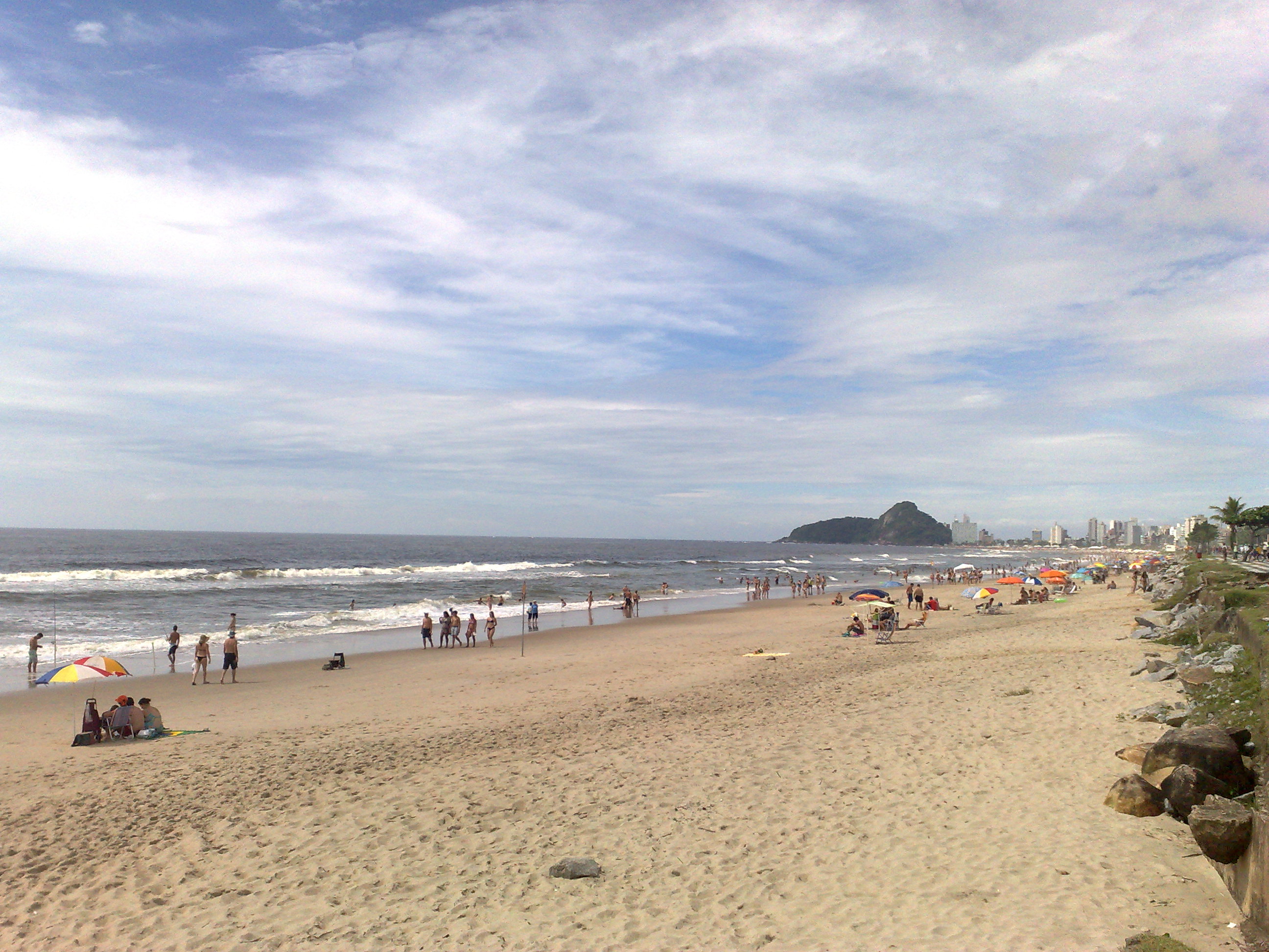 Com o sol, veranistas aproveitam a manhã de domingo na praia | Fernanda Trisotto / Gazeta do Povo