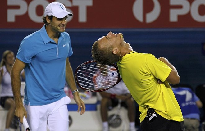 Roger Federer e Lleyton Hewitt participam de torneio beneficente em prol do Haiti na Austrália |
