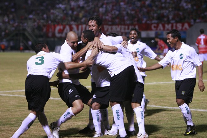 Mas no final, com quatro gols e a vitória, quem teve o que comemorar foi o Verdão |