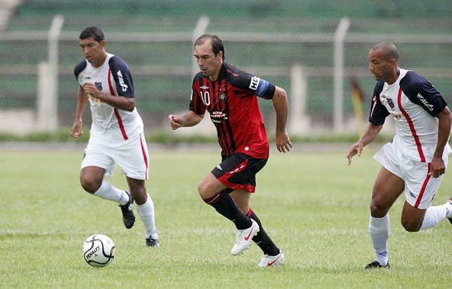 Paulo Baier saiu machucado de campo e perdeu pênalti |
