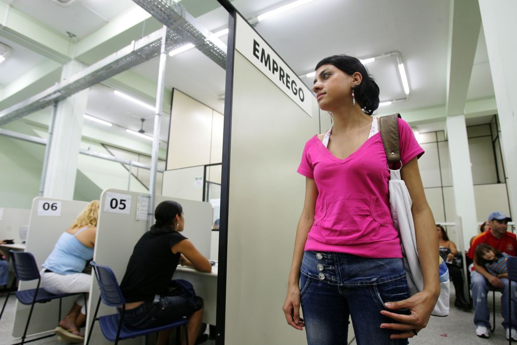 A estudante Francieli, de São José dos Pinhais, conseguiu marcar uma entrevista de emprego para hoje | Daniel Castellano/ Gazeta do Povo