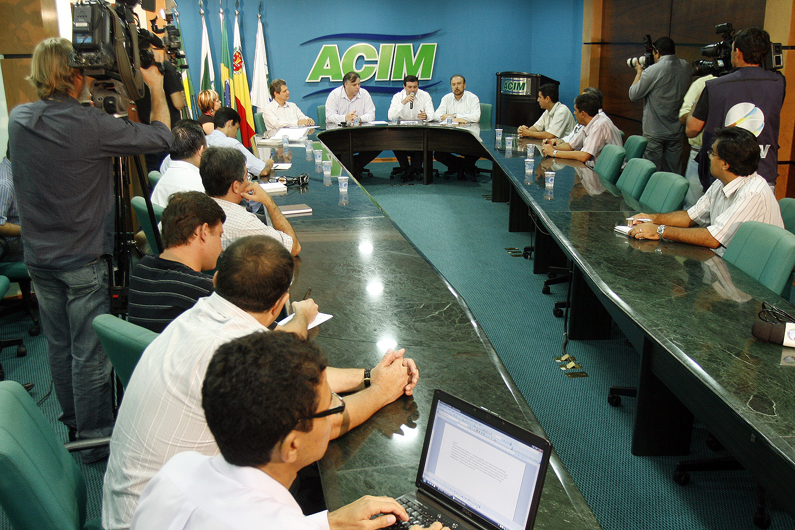 Se levarmos em consideração o último "ranking dos supermercados" divulgado pela Apras (referente ao ano de 2008), o grupo maringaense superaria o faturamento do então terceiro colocado do Paraná | André Renato/PMM