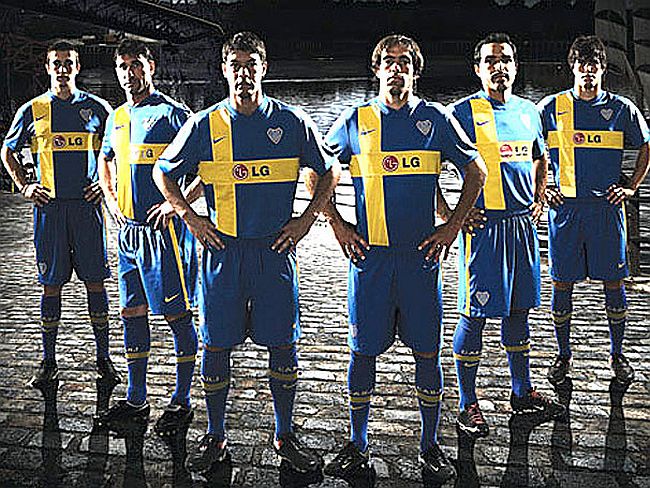 Jogadores apresentam a camisa do Boca comemorativa pelo 105 aniversário do clube | Divulgação