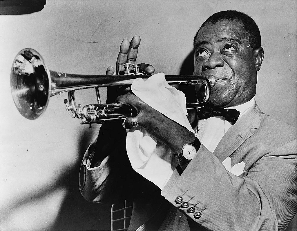 Nos últimos anos de sua vida, Louis Armstrong se tornou o principal embaixador cultural da América e, em 1964, Hello, Dolly derrubou os Beatles do topo das paradas | Divulgação